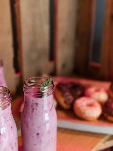 Kulinarik für Ihre Tagung Beerensmoothie und Donuts